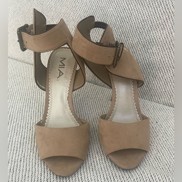 MIA Women's Brown Strappy Heels - Picture 12 of 16
